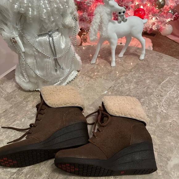 Ugg Australia Zea  leather shearling wedge lace up boots size 7, - Picture 9 of 10
